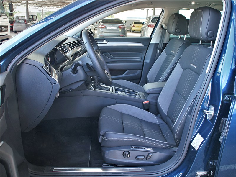 Volkswagen Passat Alltrack (2020) передние кресла