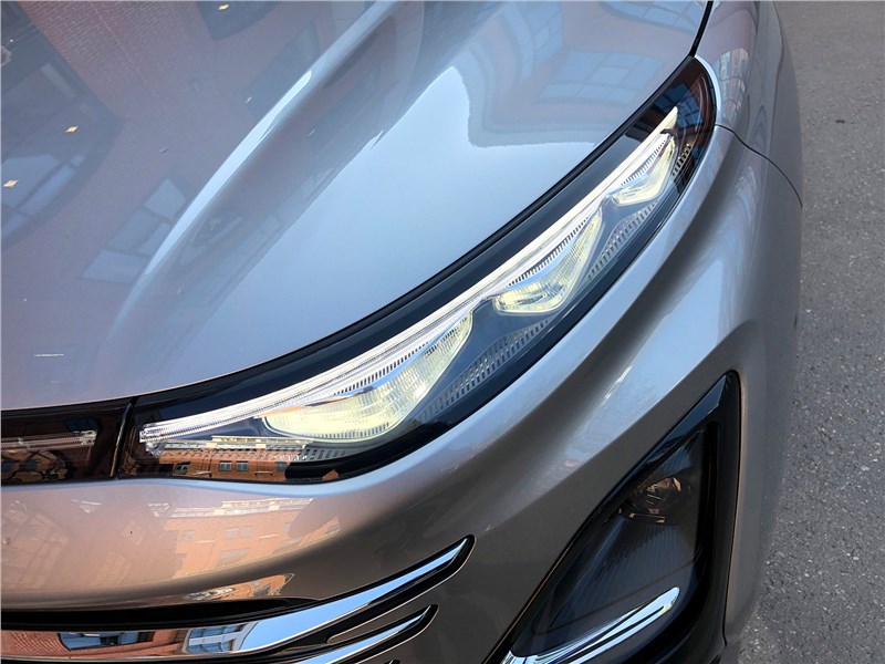FAW Bestune T90 (2025) передняя фара