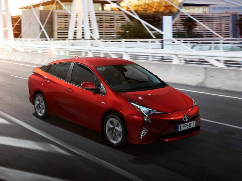 Гибридный Toyota Prius возвращается на российский рынок