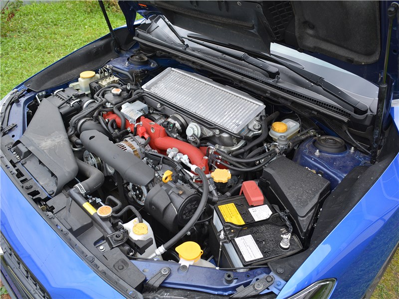 Subaru WRX STI (2018) моторный отсек