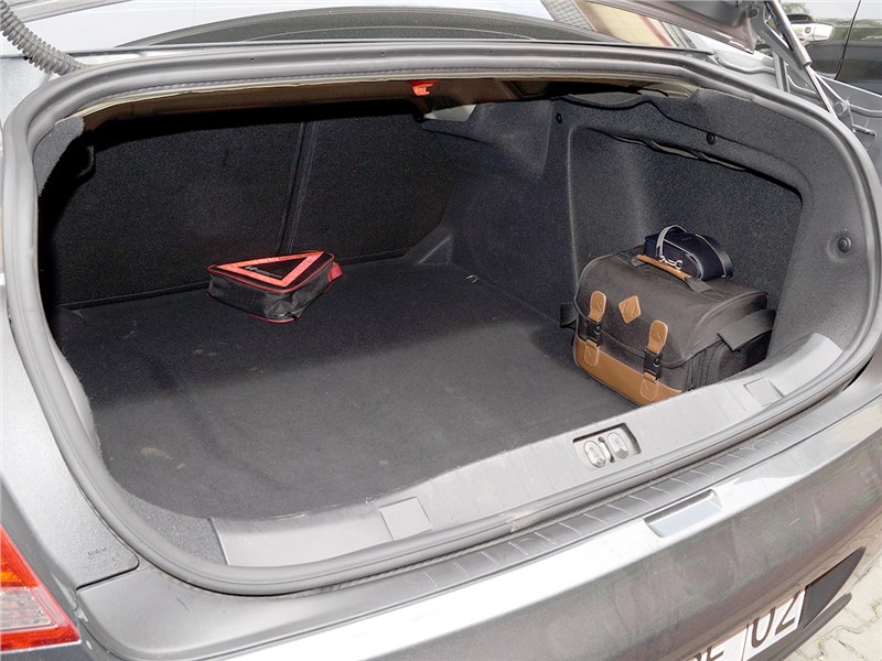 Peugeot 408 2012 багажник