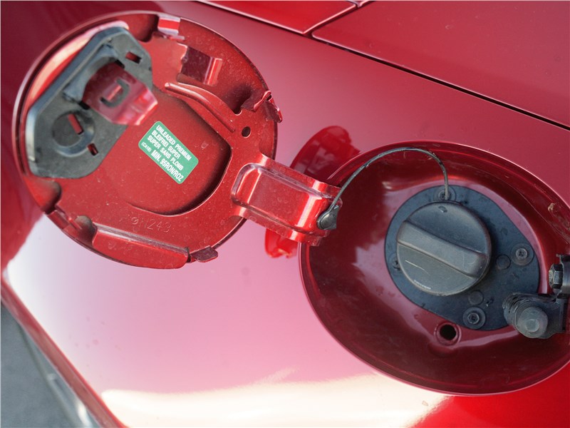 Mazda MX-5 2015 крышка бензобака