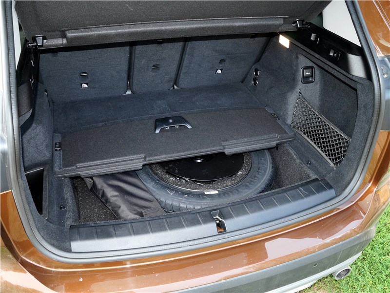 BMW X1 2016 багажное отделение