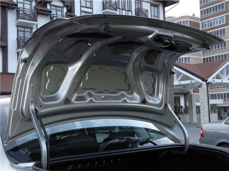 Lada Granta 2019 крышка багажника