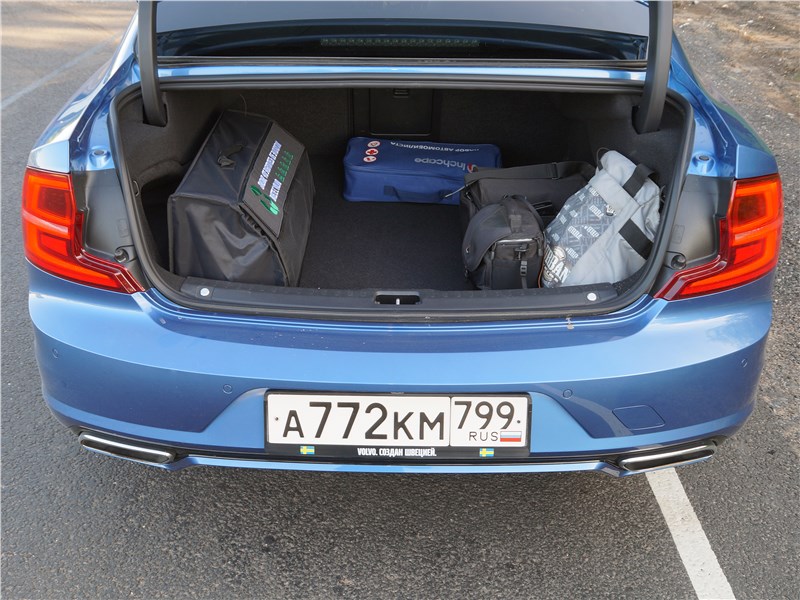 Volvo S90 2019 багажное отделение