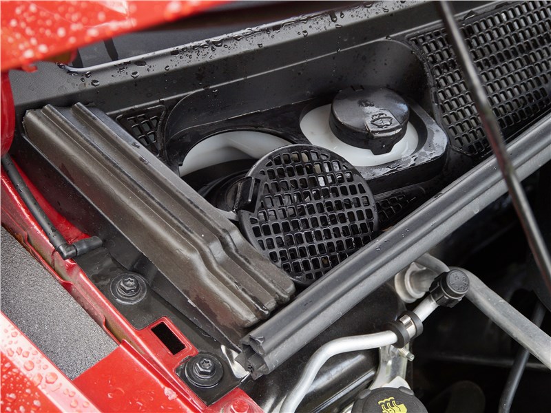Lada XRay 2015 гайка крепления правой передней амортизаторной стойки