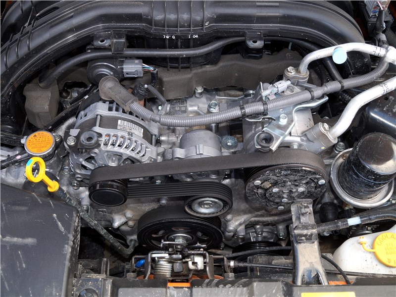Subaru XV 2018 моторный отсек