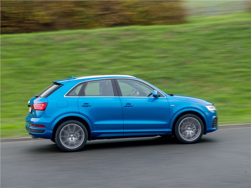 Audi Q3 2015 вид сбоку
