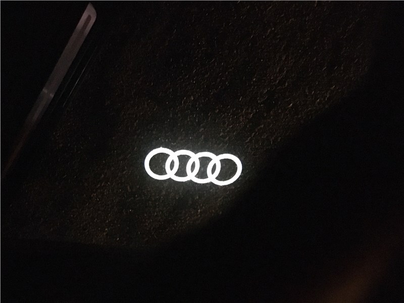 Audi Q7 (2020) логотип Audi