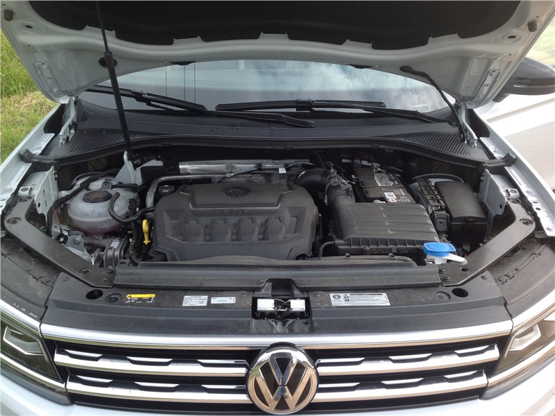 Volkswagen Tiguan 2017 моторный отсек