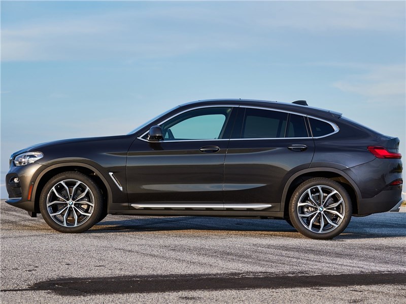 BMW X4 2019 вид сбоку