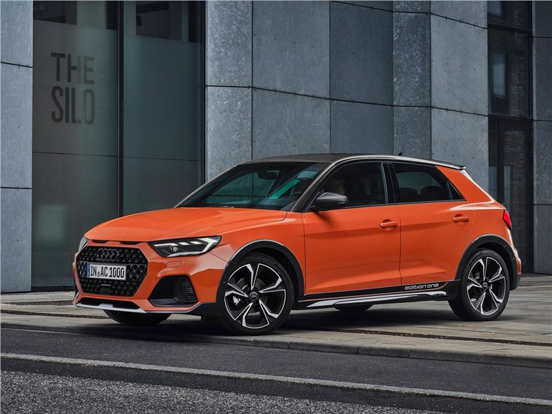 Audi A1 Citycarver 2020 вид спереди сбоку