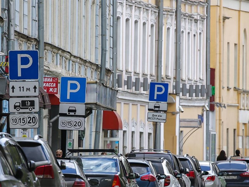 Власти Москвы отказались вводить бесплатную парковку в выходную неделю