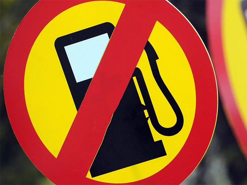 Великобритания планирует запретить продажу бензиновых и дизельных машин с 2030 года