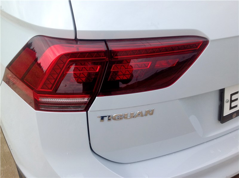 Volkswagen Tiguan 2017 задний фонарь