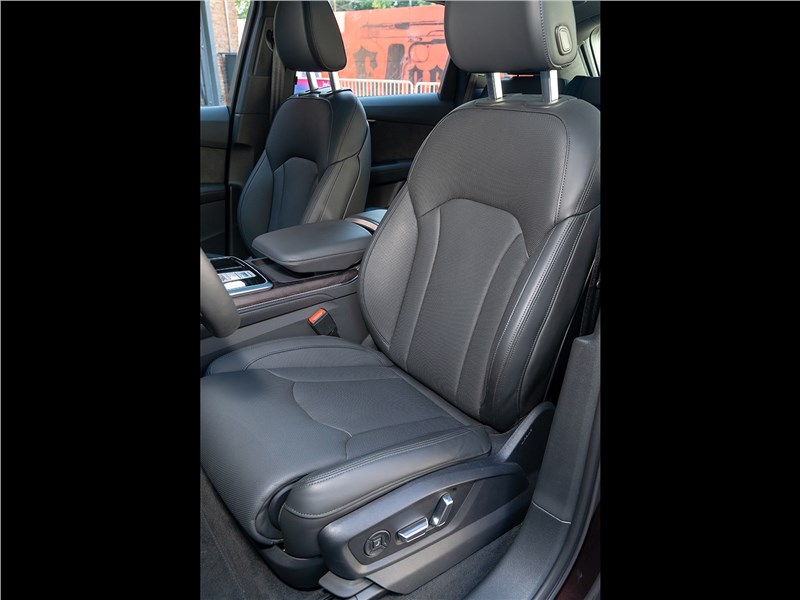 Audi Q7 2020 передние кресла