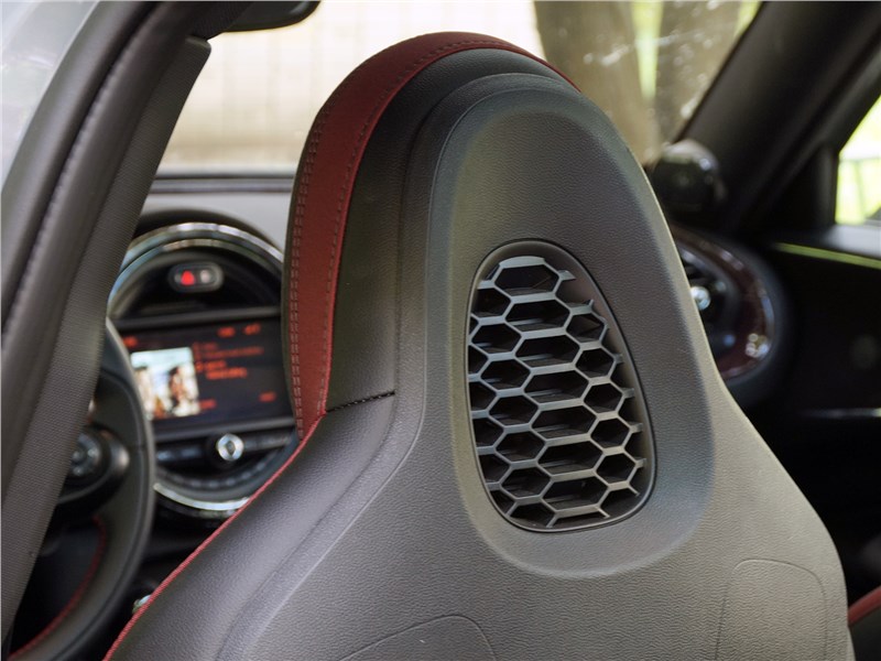 Mini Clubman Cooper S 2016 интегрированные подголовники передних кресел