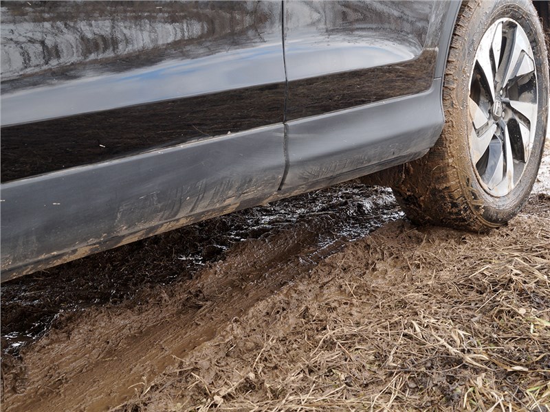 Honda CR-V 2015 в грязи