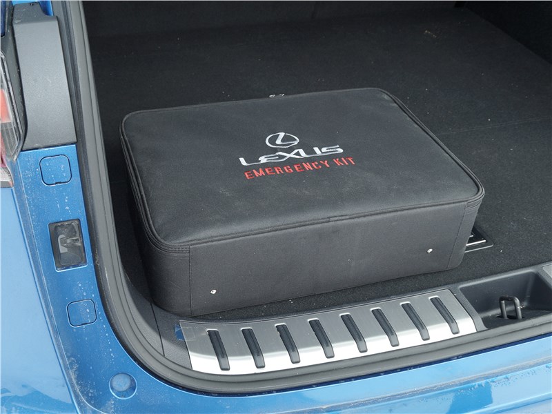Lexus NX 2018 багажное отделение
