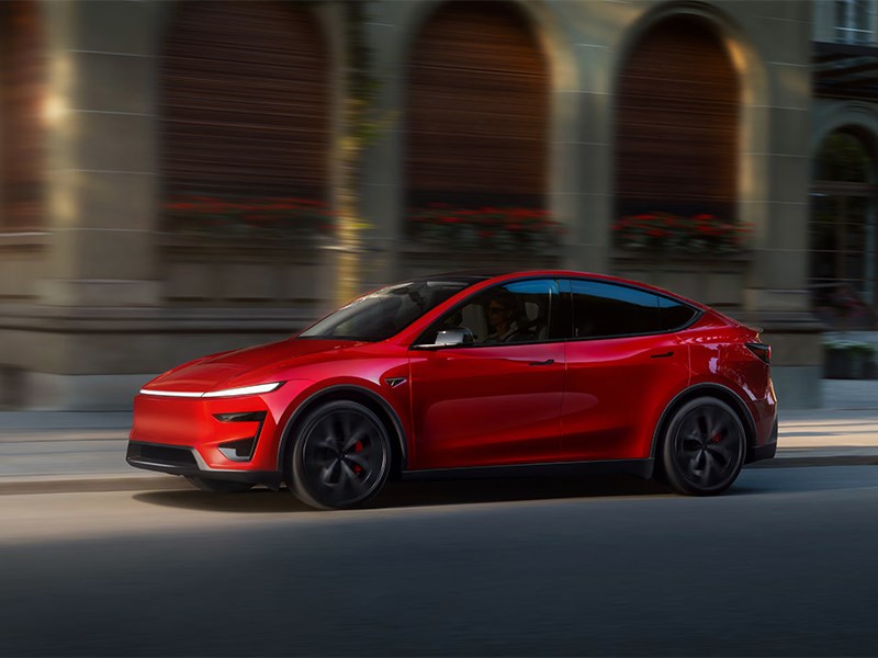 Tesla показала новую самую дорогую версию кроссовера Model Y Performance