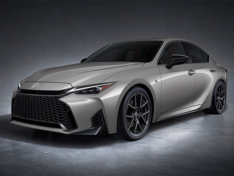 Lexus представила третий рестайлинг модели IS