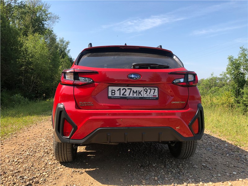 Subaru Crosstrek (2026) вид сзади