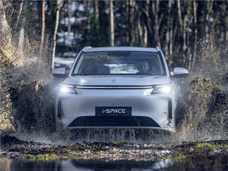 Evolute i-Space 4x4 (2026) вид спереди
