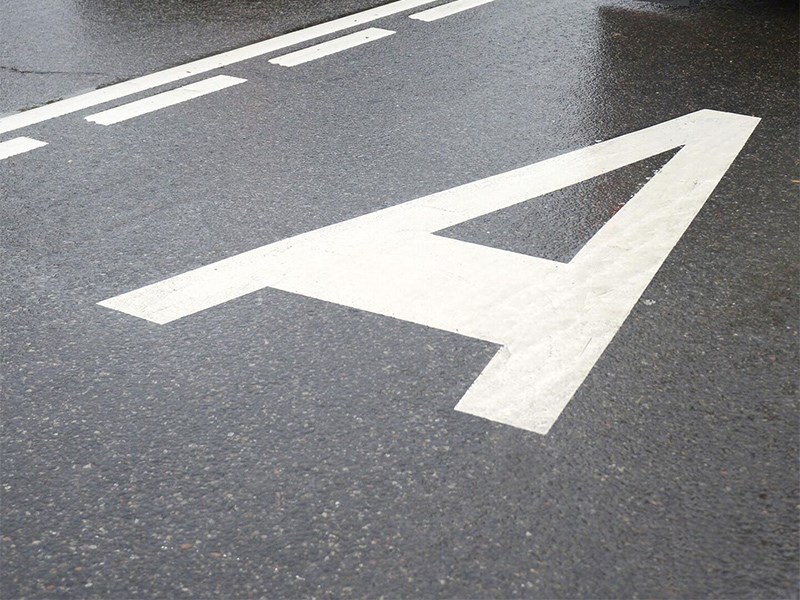 Выделенные полосы останутся закрытыми: Госдума отклонила инициативу для байкеров и инвалидов