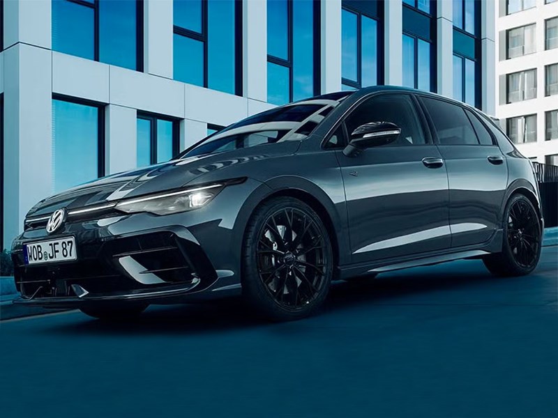 Volkswagen выпустил для Японии ограниченную спецверсию Golf R Black Edition II