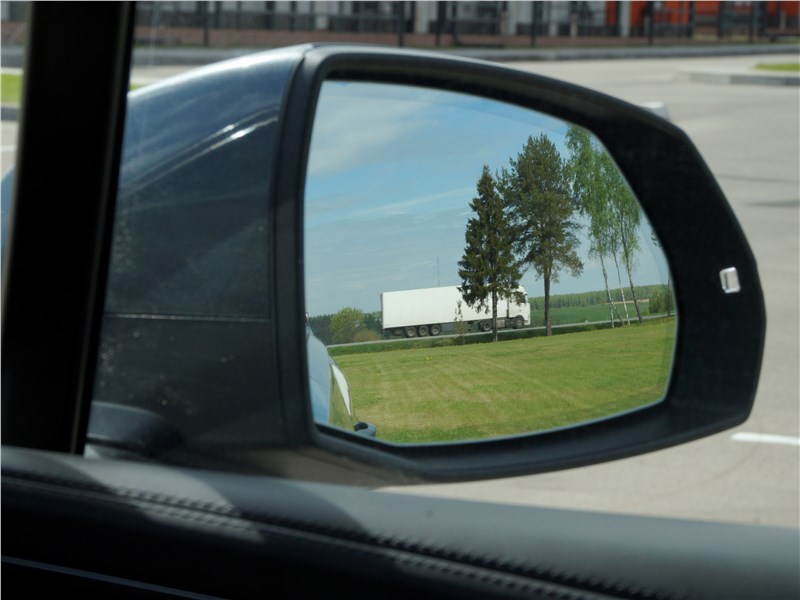 Audi Q7 S-Line 2016 боковое зеркало