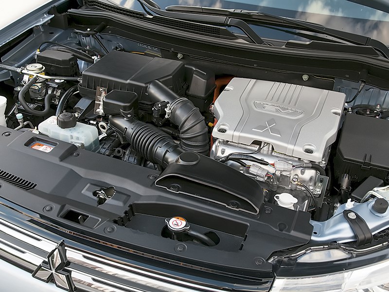 Mitsubishi Outlander PHEV 2014 двигатель