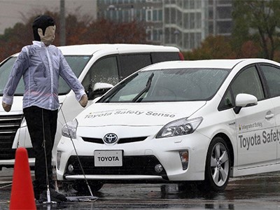 Автомобили Toyota смогут передавать друг другу информацию во время движения