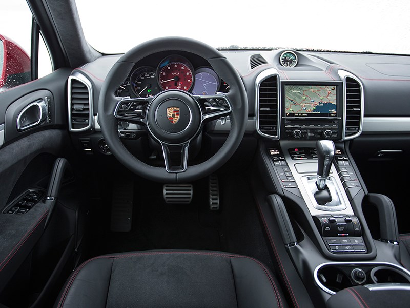 Porsche Cayenne GTS 2015 салон