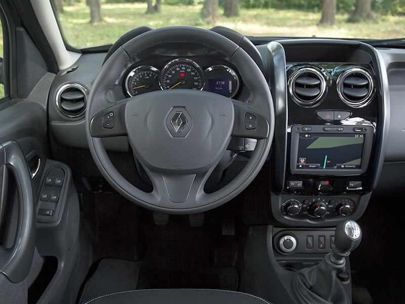 Renault Duster 2015 водительское место
