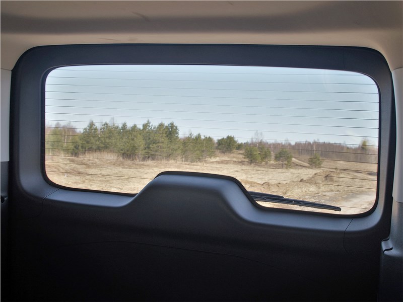 Peugeot Traveller (2018) заднее окно