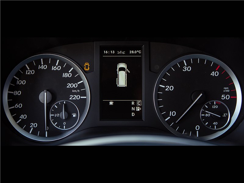 Mercedes-Benz Vito Tourer 2015 приборная панель