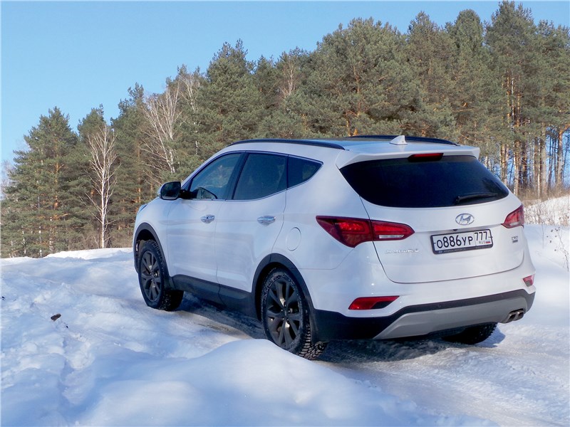 Hyundai Santa Fe 2015 вид сзади