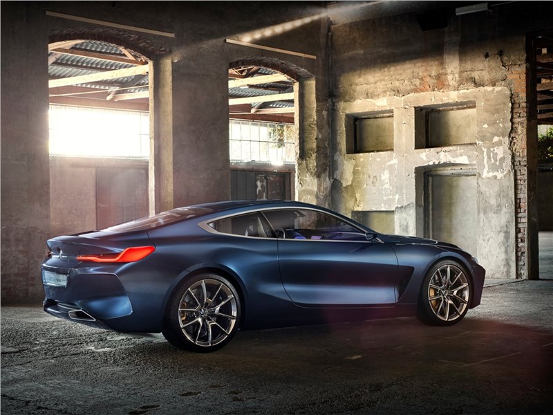 BMW 8-Series Concept 2017 вид сбоку