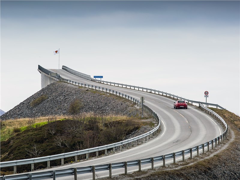 Не зря это сооружение норвежцы прозвали «Мостом в никуда»