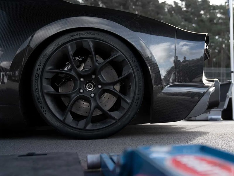 Bugatti Chiron Super Sport 300+ получил «карбоновые» шины