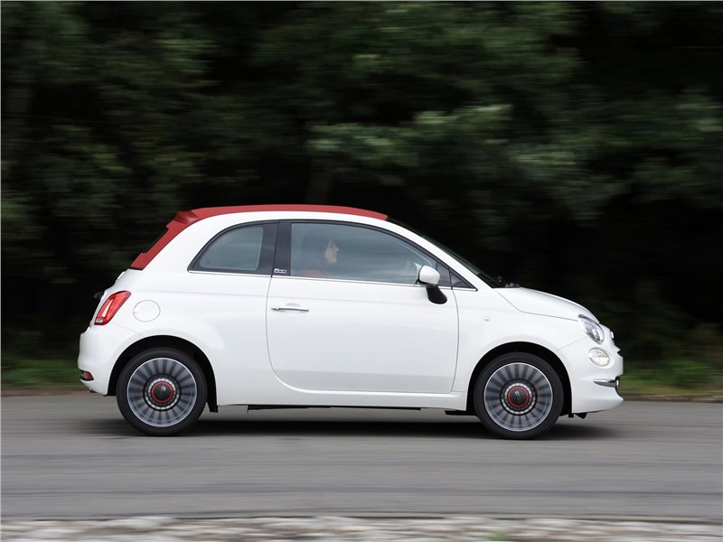 Fiat 500 2016 вид сбоку