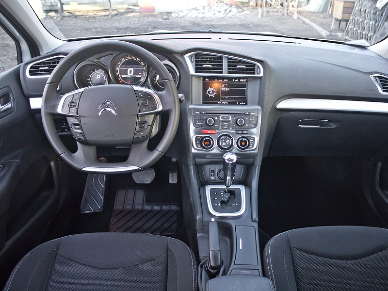 Citroen C4 sedan 2013 водительское место