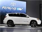 Toyota RAV-4 на электротяге появится в следующем году