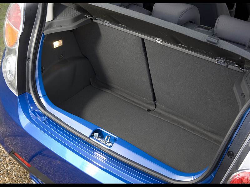 Chevrolet Spark (2010) багажное отделение