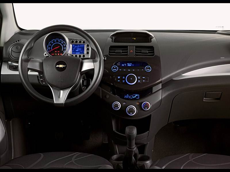 Chevrolet Spark (2010) салон