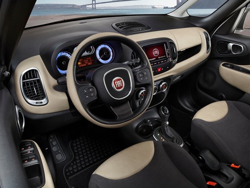 Fiat 500L Trekking 2014 водительское место