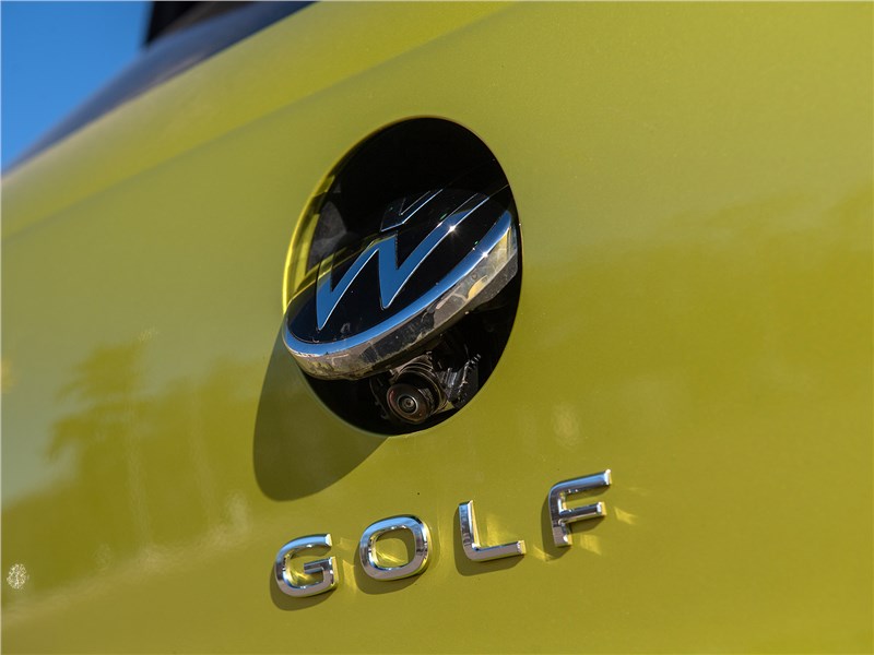 Volkswagen Golf (2020) камера заднего вида