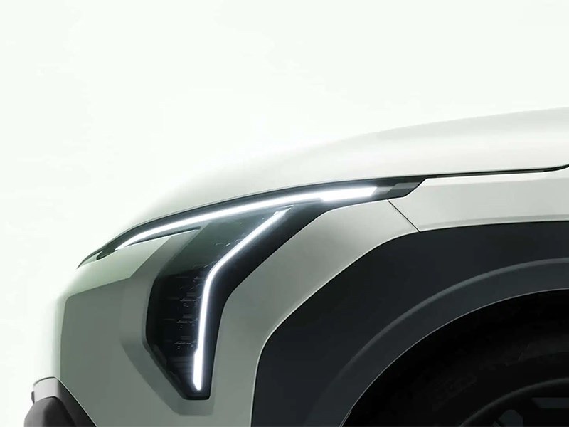 Kia анонсировала премьеру электрического кроссовера EV3