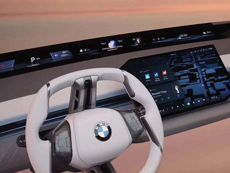 BMW показал новое поколение системы iDrive с проекционным дисплеем по всей ширине лобового стекла