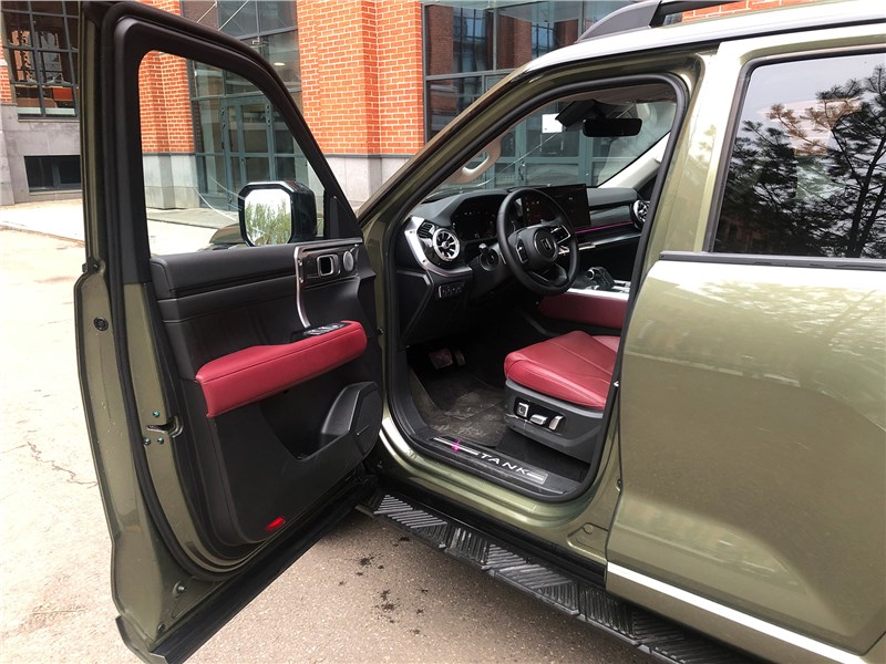 Tank 400 (2026) подножка